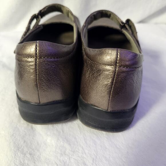 Women’s Clarks In Motion Mary Jane Size 9.5M In Motion Flex Pewter Color Leather - Picture 3 of 6